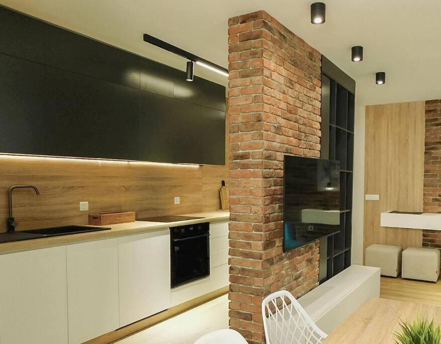 Queen'S Luxury Apartment โอครีด ภายนอก รูปภาพ